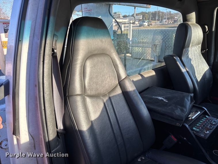 image for item EV3295 2008 Chevrolet C5500 bucket truck
