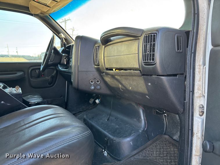 image for item EV3295 2008 Chevrolet C5500 bucket truck