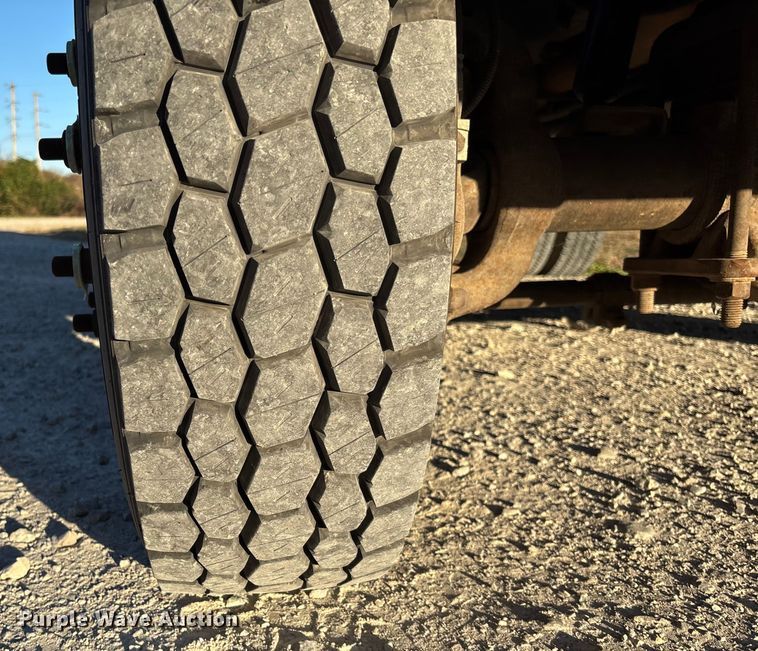 image for item EV3295 2008 Chevrolet C5500 bucket truck