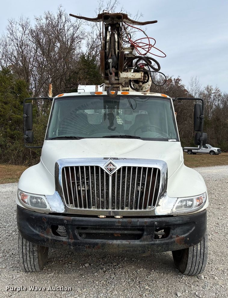 image for item EV3296 2003 International 4300 digger derrick truck