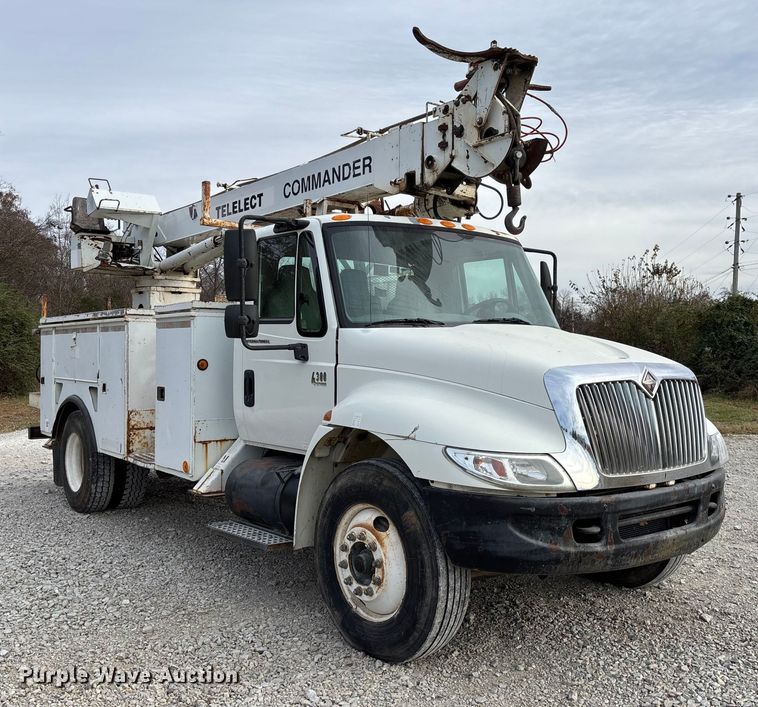 image for item EV3296 2003 International 4300 digger derrick truck