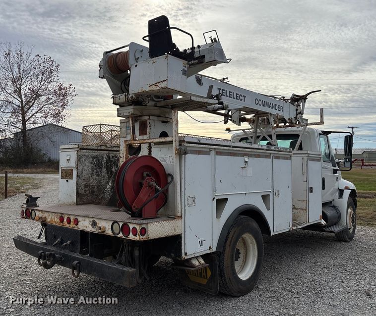 image for item EV3296 2003 International 4300 digger derrick truck