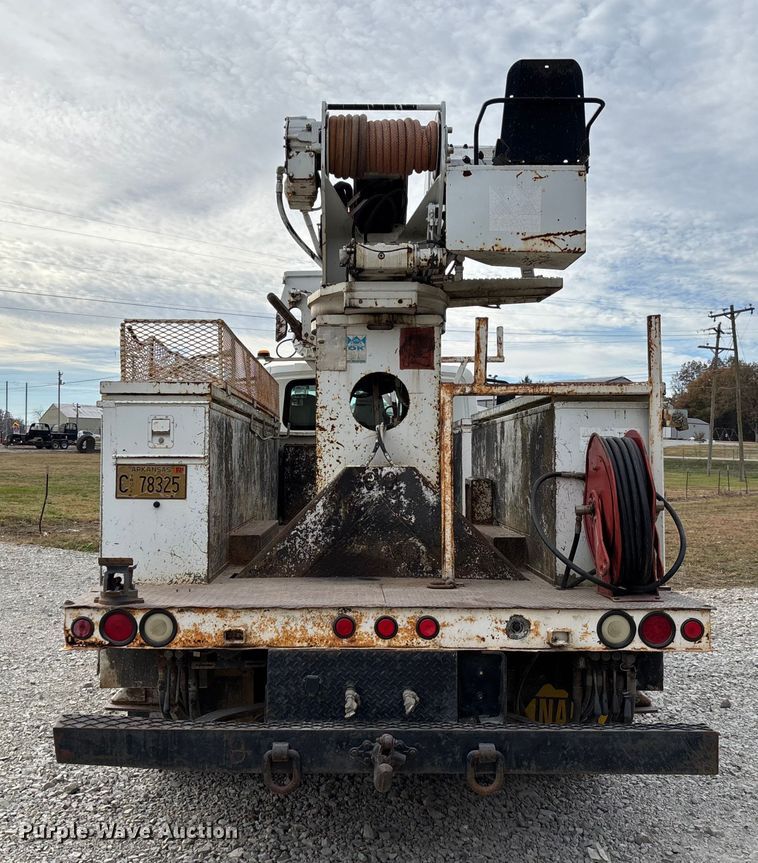 image for item EV3296 2003 International 4300 digger derrick truck