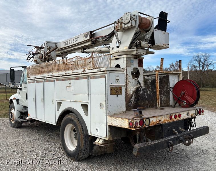 image for item EV3296 2003 International 4300 digger derrick truck