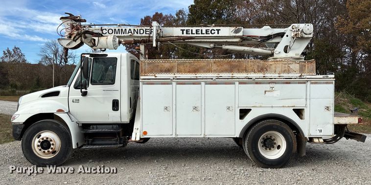 image for item EV3296 2003 International 4300 digger derrick truck