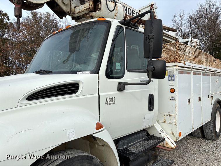 image for item EV3296 2003 International 4300 digger derrick truck