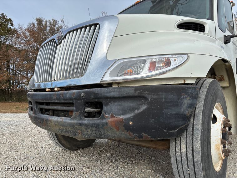 image for item EV3296 2003 International 4300 digger derrick truck