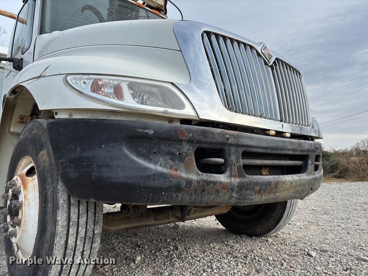 image for item EV3296 2003 International 4300 digger derrick truck