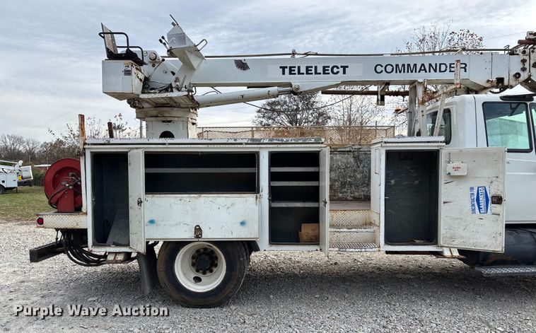 image for item EV3296 2003 International 4300 digger derrick truck