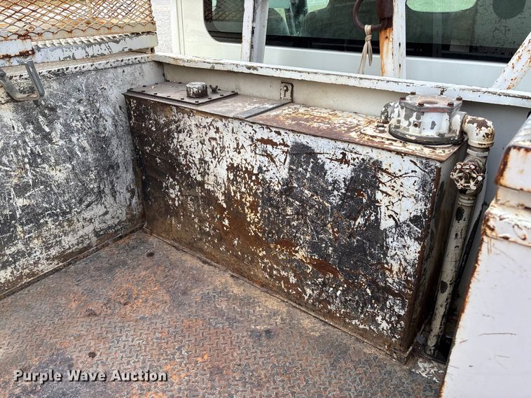 image for item EV3296 2003 International 4300 digger derrick truck