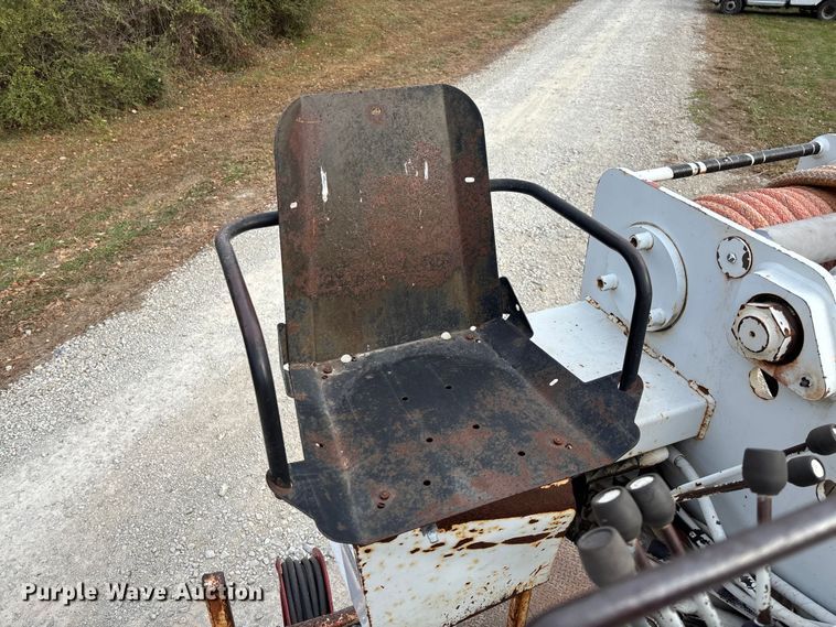 image for item EV3296 2003 International 4300 digger derrick truck