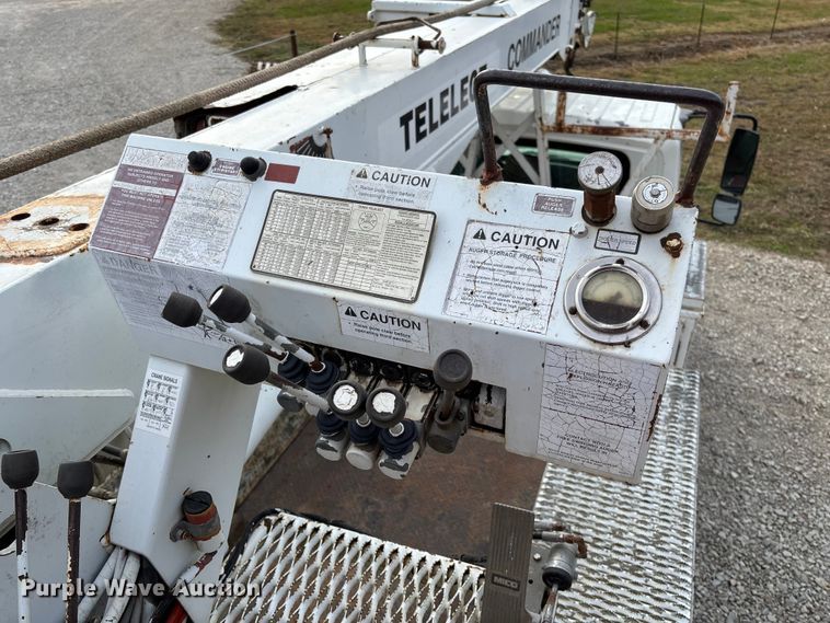 image for item EV3296 2003 International 4300 digger derrick truck