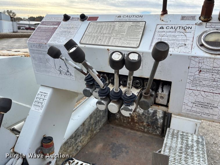 image for item EV3296 2003 International 4300 digger derrick truck