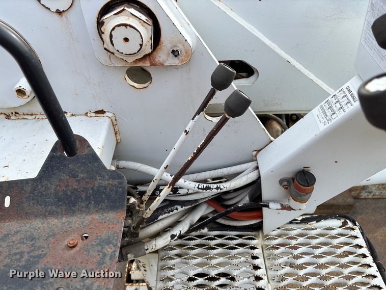 image for item EV3296 2003 International 4300 digger derrick truck