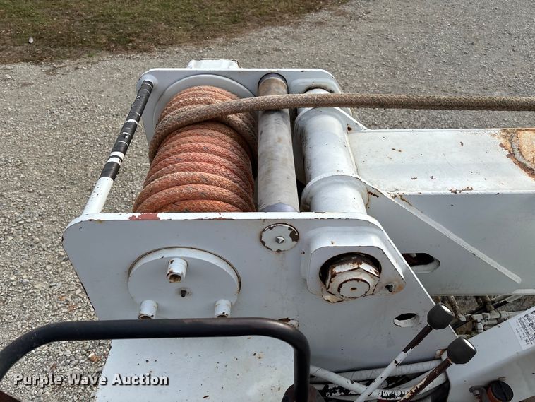 image for item EV3296 2003 International 4300 digger derrick truck