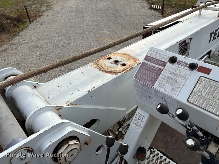 image for item EV3296 2003 International 4300 digger derrick truck