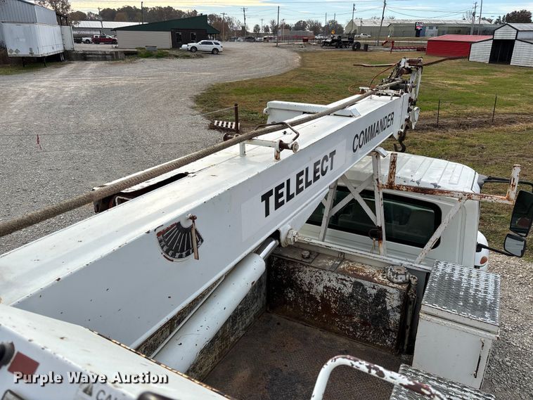 image for item EV3296 2003 International 4300 digger derrick truck