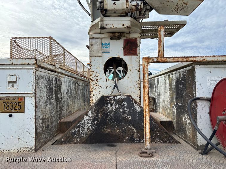 image for item EV3296 2003 International 4300 digger derrick truck