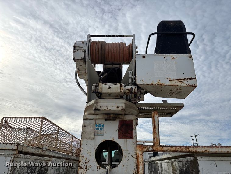 image for item EV3296 2003 International 4300 digger derrick truck