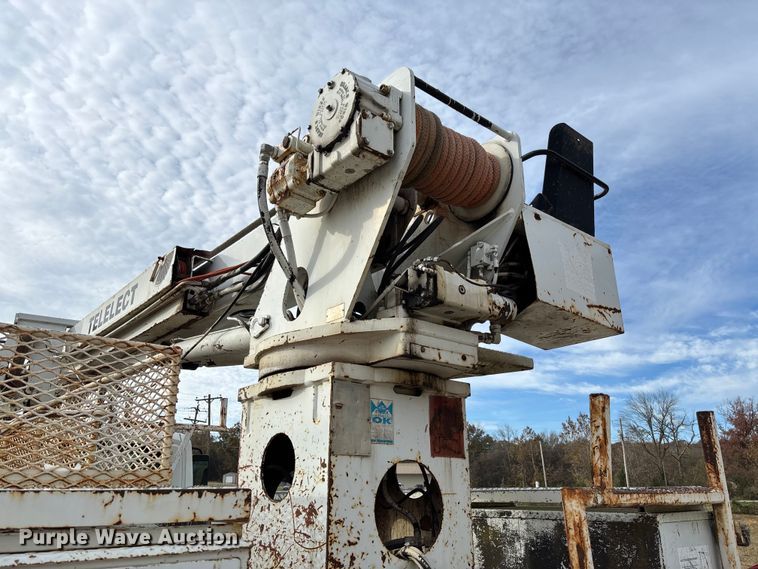 image for item EV3296 2003 International 4300 digger derrick truck