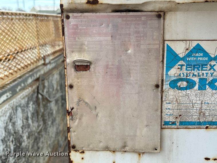 image for item EV3296 2003 International 4300 digger derrick truck