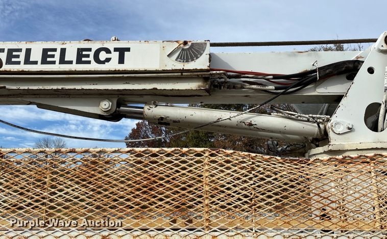 image for item EV3296 2003 International 4300 digger derrick truck