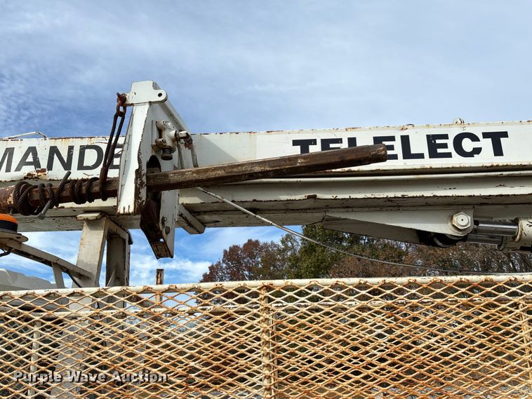 image for item EV3296 2003 International 4300 digger derrick truck