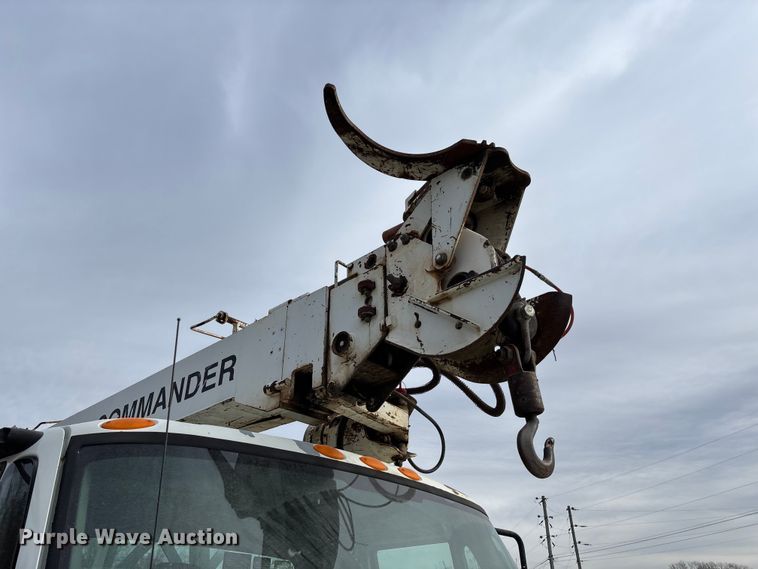 image for item EV3296 2003 International 4300 digger derrick truck