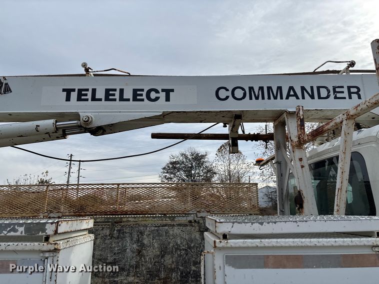 image for item EV3296 2003 International 4300 digger derrick truck