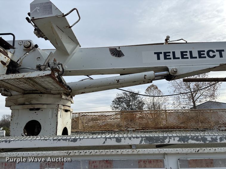 image for item EV3296 2003 International 4300 digger derrick truck