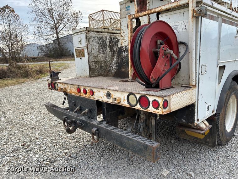 image for item EV3296 2003 International 4300 digger derrick truck