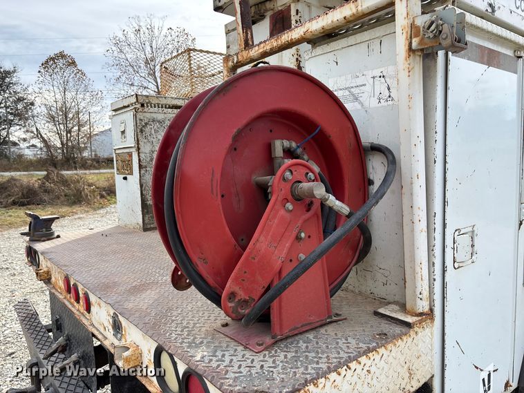 image for item EV3296 2003 International 4300 digger derrick truck