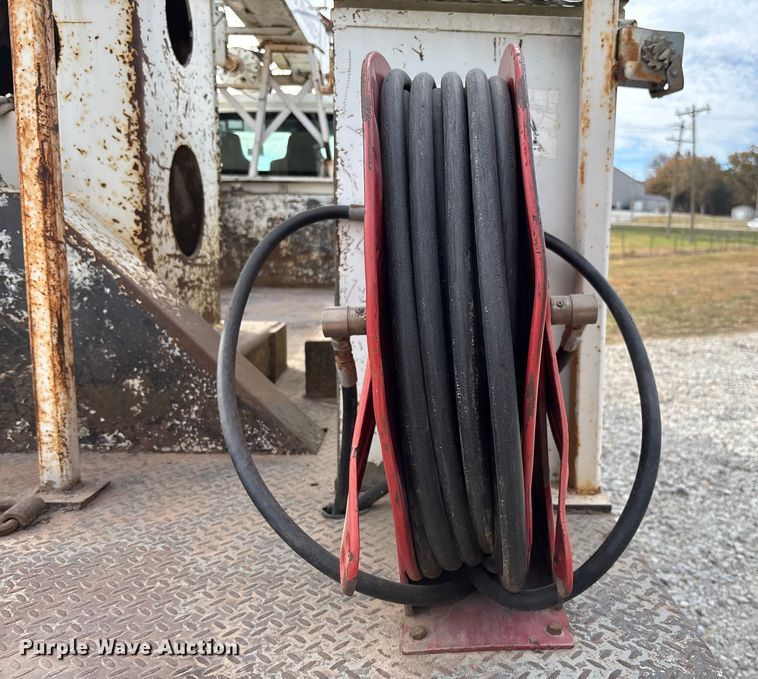 image for item EV3296 2003 International 4300 digger derrick truck