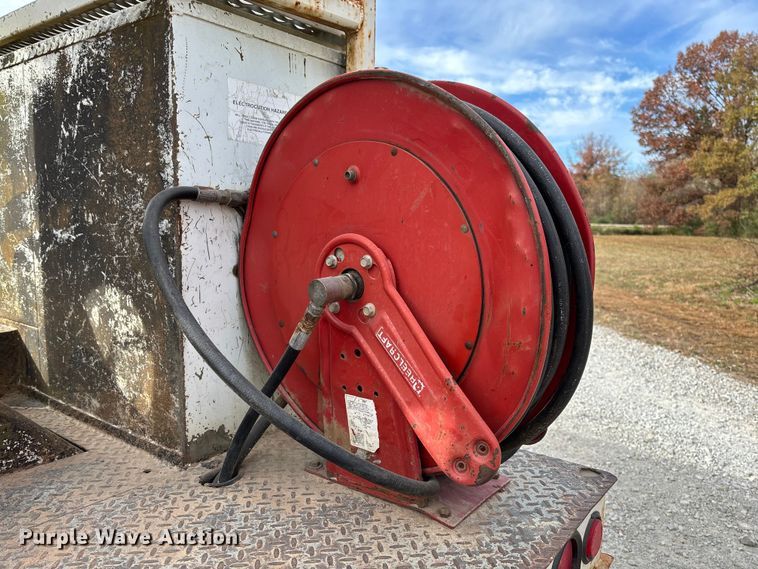 image for item EV3296 2003 International 4300 digger derrick truck