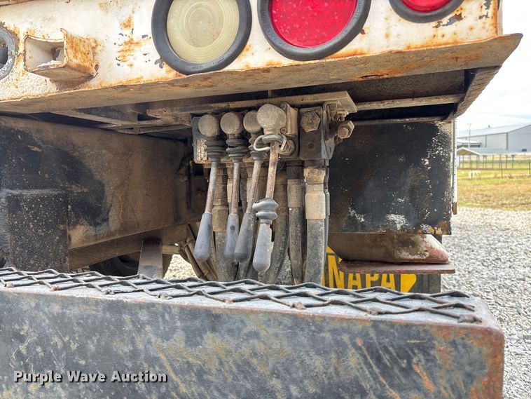 image for item EV3296 2003 International 4300 digger derrick truck