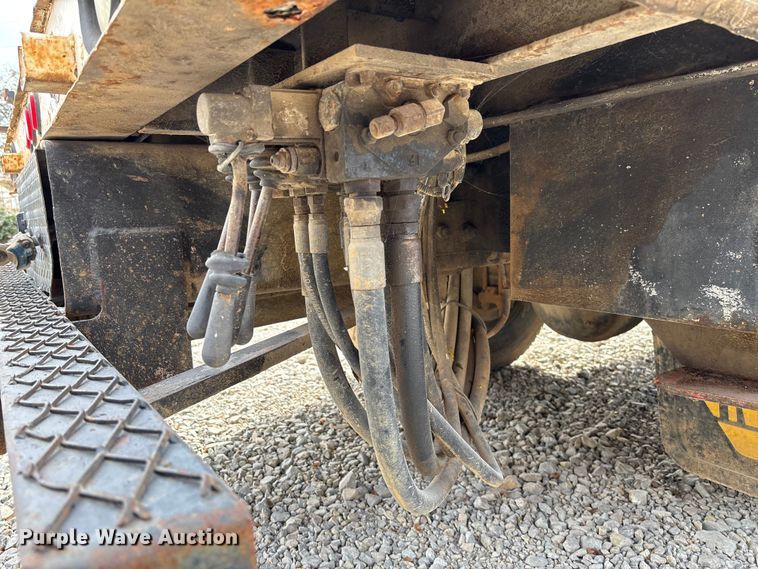 image for item EV3296 2003 International 4300 digger derrick truck