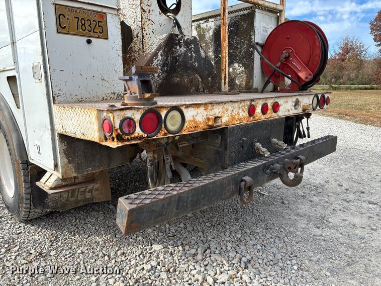 image for item EV3296 2003 International 4300 digger derrick truck