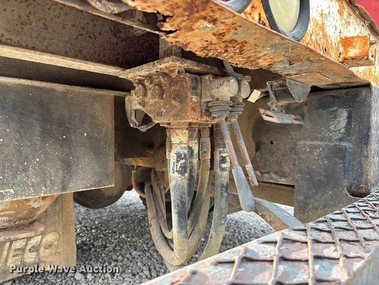 image for item EV3296 2003 International 4300 digger derrick truck