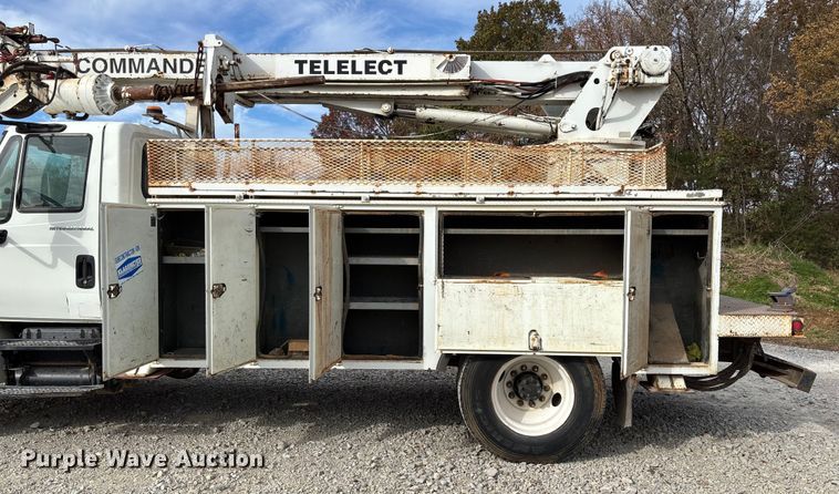 image for item EV3296 2003 International 4300 digger derrick truck