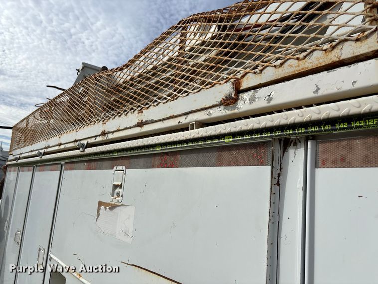 image for item EV3296 2003 International 4300 digger derrick truck