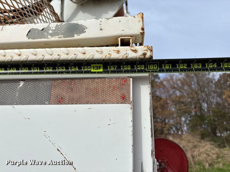 image for item EV3296 2003 International 4300 digger derrick truck