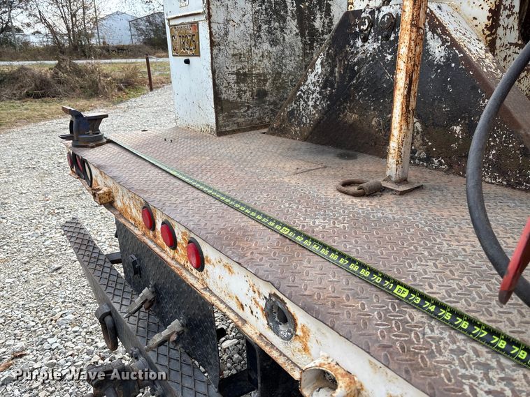 image for item EV3296 2003 International 4300 digger derrick truck