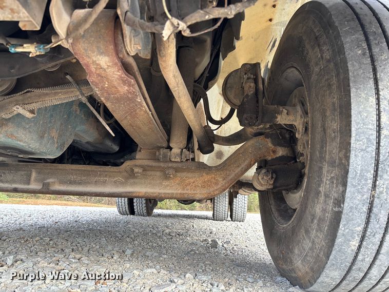 image for item EV3296 2003 International 4300 digger derrick truck