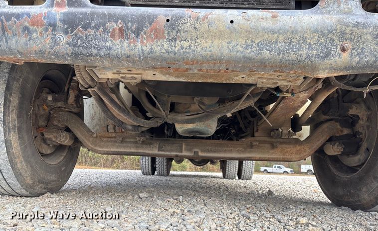 image for item EV3296 2003 International 4300 digger derrick truck