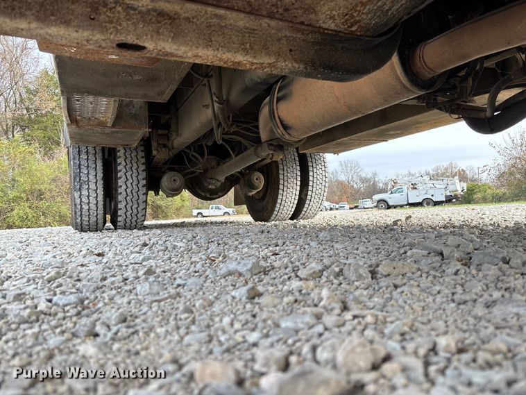 image for item EV3296 2003 International 4300 digger derrick truck