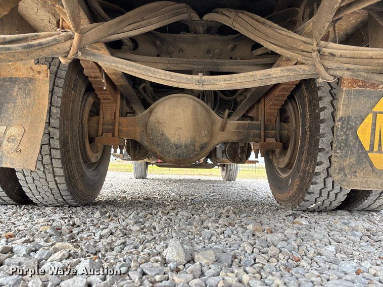 image for item EV3296 2003 International 4300 digger derrick truck