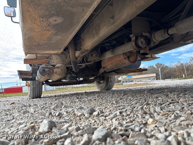 image for item EV3296 2003 International 4300 digger derrick truck