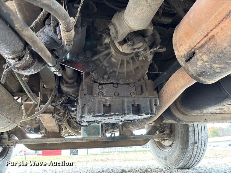 image for item EV3296 2003 International 4300 digger derrick truck