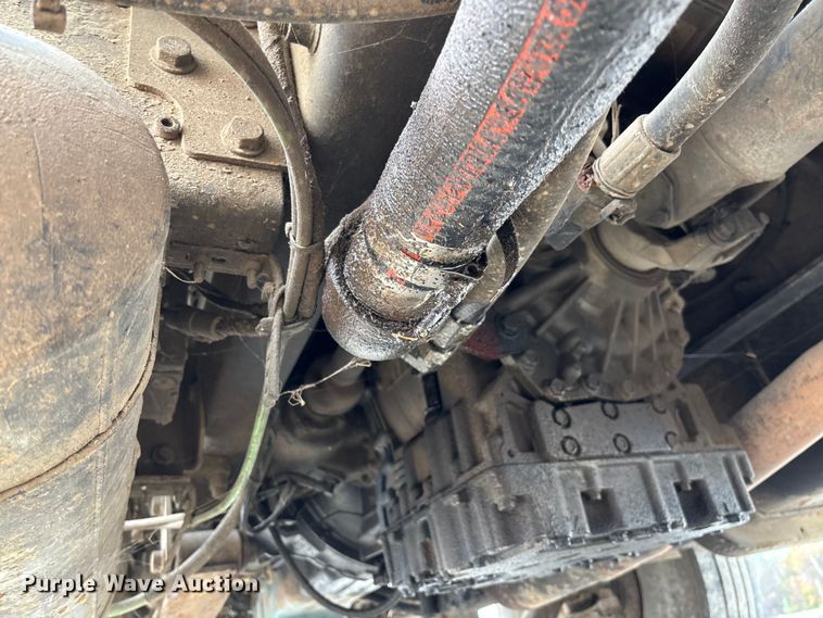 image for item EV3296 2003 International 4300 digger derrick truck