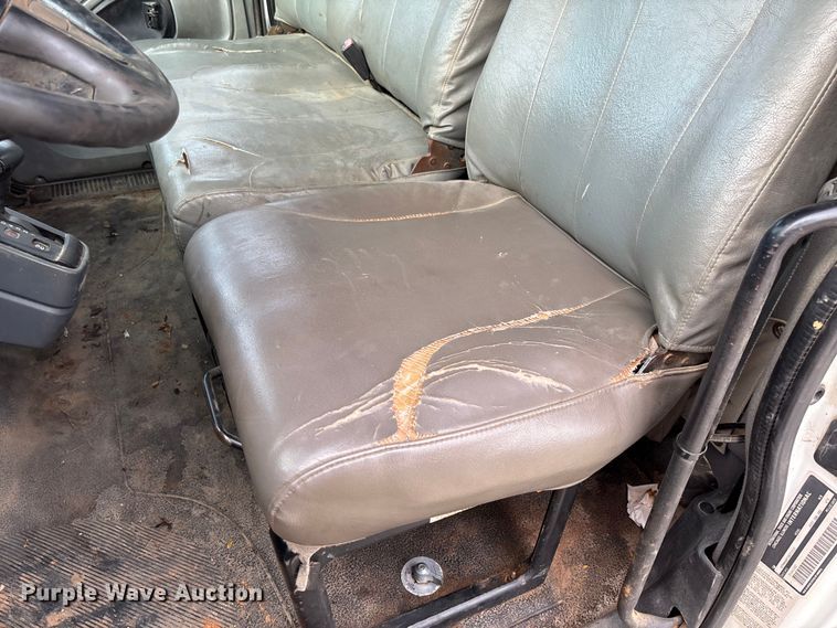 image for item EV3296 2003 International 4300 digger derrick truck